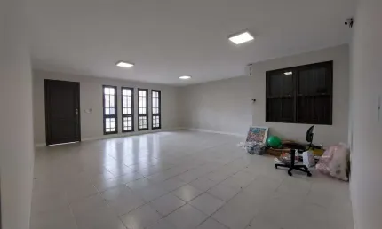 Casa com 3 suítes no bairro Santa Mônica próximo ao Shopping Villa Romana.