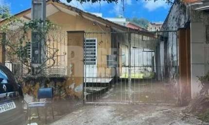 Terreno com 2 casas próximo a UFSC no Bairro Trindade em Florianópolis.