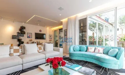Casa com piscina em condomínio fechado, 4 suítes, 550m², à venda no Alto da Boa Vista, São Paulo/SP