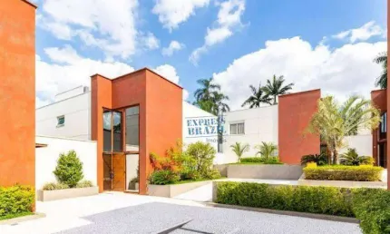Casa em condomínio fechado com 680m², 4 suítes e piscina - Brooklin - Agende sua visita!!