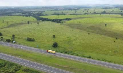 EXCELENTE SI?TIO A VENDA NA REGIA?O DE TATUI? - SP ??   ? OPORTUNIDADE PARA LOTEAMENTOS, CONDOMI?NIOS, POSTOS DE COMBUSTI?VEIS OU EMPREENDIMENTOS ?   A?rea Total de 27 Alqueires ou 65 Hectares   Topog