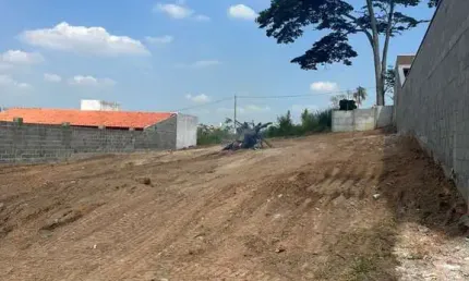 Vendo 1 terreno em condomínio de chácaras valor: r$ 155.000,00 terreno com 500 metros quadrados terrenos com excelente topografia , sem viela terreno localizado na parte alta condomínio condomínio com