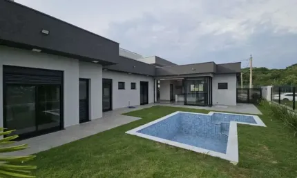 Casa de luxo com 3 suítes no Swiss Park, Campinas-SP: 220m², 2 salas, 4 vagas. Venha conhecer!