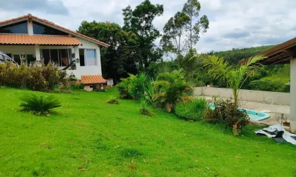 Chácara à venda em Itapetininga-SP: 2 quartos, 2 salas, 2 banheiros, 2 vagas de garagem, 90m² na Área Rural.