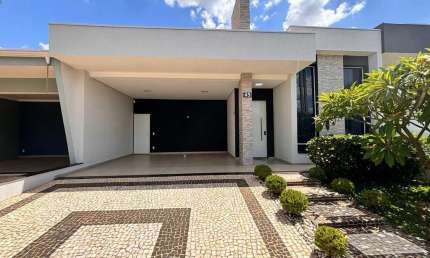 Casa de alto padrão em condomínio no Parque Olivio Franceschini, Hortolândia-SP: 3 quartos, 1 suíte, 2 salas, 2 banheiros, 4 vagas, 173m²
