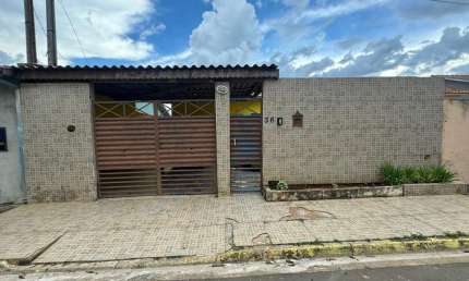 Imperdível casa à venda em Tatuí-SP, bairro Tanquinho, 3 quartos, 1 sala, 1 banheiro, 2 vagas, 120m². Confira já!