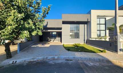Casa de alto padrão à venda em condomínio exclusivo de Hortolândia-SP, 3 quartos, 3 suítes, 2 salas, 3 banheiros, 4 vagas, 162m².
