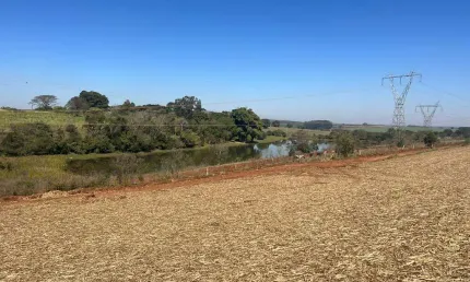 Oportunidade de negócio  uma área rural  em Avaré,  são 177 alqueires sendo que a última atividade estava em cana, estava com 140 alqueires, mas hoje terminado e cancelado o contrato. propriedade tem 