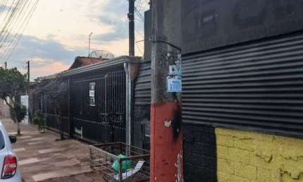 Vendo um terreno 400 metros de esquina, servi para um estacionamento ou mesmo uma academia, negócio de oportunidade. Localização excelente, com escrit