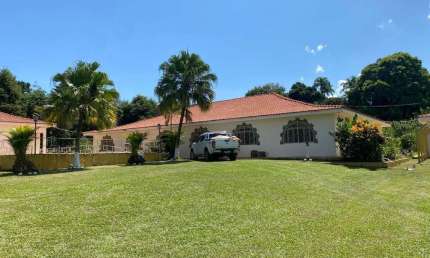 Imperdível: Casa à venda em Dois Córregos-SP, bairro Três Rios, 4 quartos, 2 suítes, 2 salas, 4 banheiros, 5 vagas, 376 m².