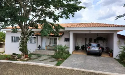 Casa de luxo em condomínio: 3 quartos, 2 salas, 2 banheiros, 5 vagas de garagem, 220,00 m² em Estância Árvore da Vida, Sumaré-SP!