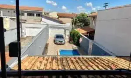 Imperdível: Casa à venda em Sumaré-SP, Jardim Macarenko! 3 quartos, 1 suíte, 2 salas, 2 banheiros, 2 vagas, 137m². Venha conferir!
