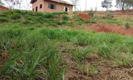 Chácara à venda em São Miguel Arcanjo-SP, Zona Rural: 2 quartos, 1 suíte, 2 salas, 2 banheiros, 3 vagas de garagem, 90,00m² de área.