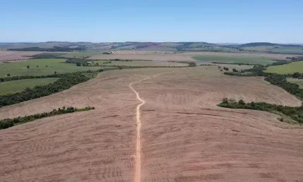 Fazenda à venda em Itaí-SP: 1 quarto, 1 banheiro, 1.645.600,00 m² de área na Área Rural de Itaí!