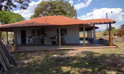 Chácara à venda em Barra Bonita-SP, Zona Rural: 2 quartos, 2 salas, 1 banheiro, 3 vagas de garagem, 90,00 m². Venha conferir!