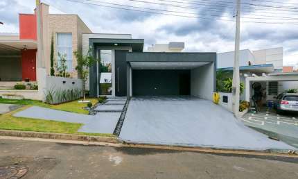 Casa Térrea 173m2 3 Dorms 1 Suíte, Cozinha com bancadas em granito, cooktop, depurador, forno, microondas e móveis planejados de primeira qualidade  -