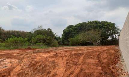 Terreno 2000m²  ?	Zoneamento misto ?	Simule o seu financiamento ?	Ponto de referência: Parada da linguiça  ?	Documentação 100% ok para financiamento ?	Investimento: R$ 400.000,00 (quatrocentos mil rea