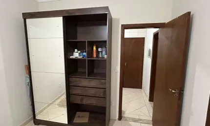 Estancia arvore da vida apto 2 suítes,sala,cozinha,lavanderia,área de serviço,2 vagas descobertas,semi-mobiliado. pegamos veiculos no negocio!