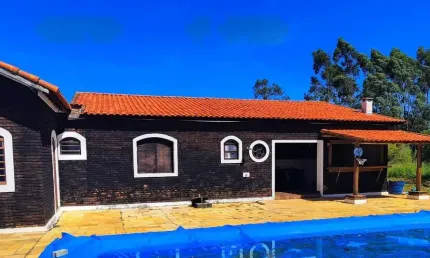 Sitio 30 alqueires, destinados a granja, lavoura, estufas e pasto  13 alqueires em plantio  17 estufas  boa topografia  terra de lavoura   boa de água
