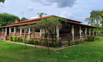 Chácara 9,8 Alqueires Formada em Pasto   Rica em Água, com Grande Lago, Nascentes e Ribeirão  Boa Topografia Benfeitorias: Ótima Casa Sede toda Varand