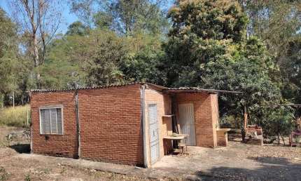 Chácara 30.700m2 Casa Simples 50m2 Quarto/Sala, Cozinha, Banheiro, Descrição : Imóvel Rural, conta com diferenciais num amplo e belíssimo espaço reple