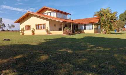Fazenda          -	Total: 38 alqueires paulistas         -	Aproveitamento: 36 alqueires trabalháveis e 2 alqueires de reserva nas bordas dos rios  ?	A