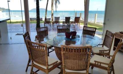 Casa Duplex 324,66m2 Pé na Areia 4 Suítes 1 Master Ampla Frente Pra o Mar Sacada e Ar Cond, Aquecimento Solar, Porcelanato, Pias Travertino, 8 Vagas
