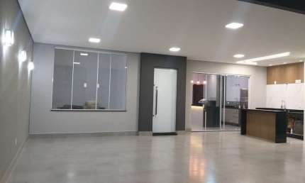 Casa térrea 187,65 m, terreno 250 m 3 Suítes, 5 banheiros,  Escritório c/ Ar-Condicionado, Cozinha, Sala Estar e Jantar c/ pé direito alto, Área Servi