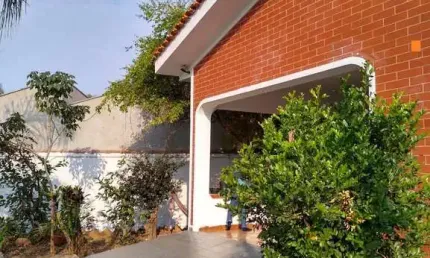 Casa Térrea 106m2 2 DormsSala ?	Cozinha ?	Área de serviço ?	WC social ?	Cômodos amplos ?	Vaga de garagem para 02 carros Terreno 250m2