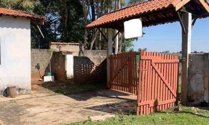Chácara 1600m2 Casa 90m2 2 Dorms, Sala, Cozinha, Banheiro, Copa, Garagem Coberta, Fogão a Lenha, Arvores Frutiferas, 5 Minutos do Asfalto.