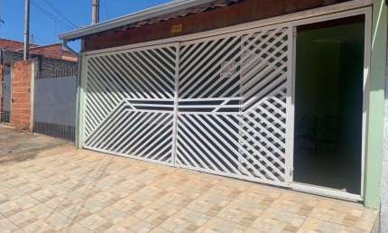 Casa Térrea 75m2 2 dormitórios  Sala de estar  Cozinha (inteira azulejada) Área de serviço coberta Quintal com piso frio Garagem coberta com 02 vagas