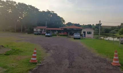 Pesqueiro 27.000m2 3 tanques 1 casa com 280 metros , 1 barracão 600 metros documentos escritura e Ka , cervidão, terra plana , com restaurante e shous