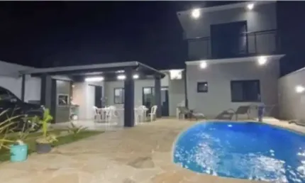Casa Duplex 130m2 3 Dorms 2 Suítes, Sala Ampla, Cozinha Americana, 2 Vagas Cobertas 4 Descobertas, Churrasqueira, Piscina, Quintal, Portal Eletrônico.