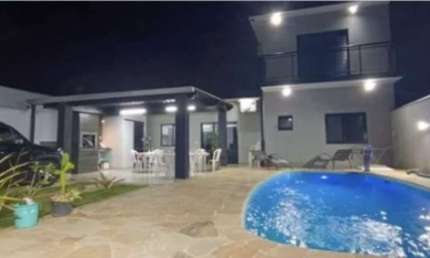 Casa Duplex 130m2 3 Dorms 2 Suítes, Sala Ampla, Cozinha Americana, 2 Vagas Cobertas 4 Descobertas, Churrasqueira, Piscina, Quintal, Portal Eletrônico.