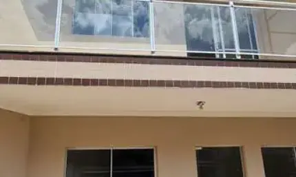 Apto 59m2 2 dorms, sala, cozinha, banheiro, varanda, garagem, piso porcelanato e vinilico, aceita financiamento e carro como entrada.