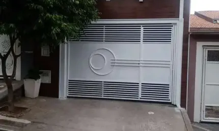 Casa Térrea 140m2 3 Dorms 1 Suíte, Sala de estar, Sala de jantar, Cozinha planejada, Área de serviço, WC social, Área gourmet com churrasqueira, 2 Vag