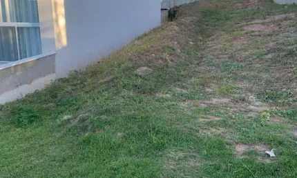Terreno 300m2 plano avenida principal, ótima localização, condomínio fechado