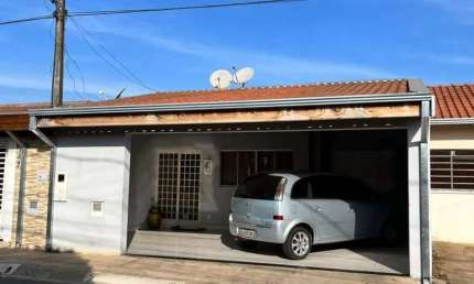 Casa Térrea 80m2 3 Dorms, Sala, Cozinha c/Armários, Área de Serviço, 2 Banheiros, Área Gourmet c/Churrasqueira e Pia, Portão Eletronico, 2 Vaga Cobert