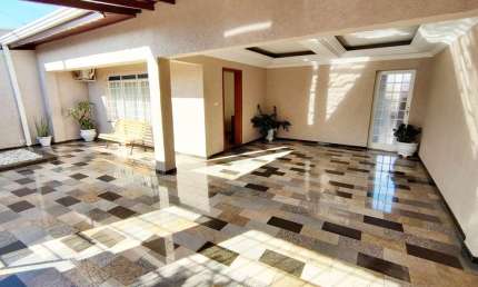 Casa Terrea 200m2 3 Dorms 1 Suíte, Sala de TV com painel e ar-condicionado (quente/frio)1-Suíte com guarda-roupa planejado e Ar Cond, Permuta por Apto
