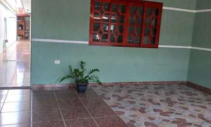Casa 100m2 2 Dorms Sala de estar Sala de jantar Cozinha Área de serviço Banheiro social Corredor lateral Área de churrasco com pia Vagas cobertas duas