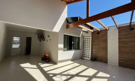 Casa Térrea 214m2 03 dormitórios sendo 01 uma suíte com ar-condicionado, sala e cozinha, área goumert com churrasqueira e psicina, escritório amplo e