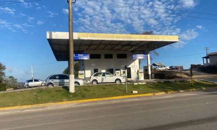 Posto Bem localizado 16km de Itapeva Localização de Grande fluxo de veículos de pequeno a grande porte  Rodovia com Asfalto Novo Média de 98 mil litros mês. Poço artesiano novo  Documentação Toda em O