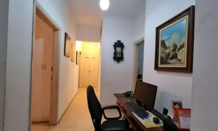 Apto 140m2 2 dorms, podendo ampliar pra 3 dorms, 2 wcs, sala, cozinha, armários embutidos, 1 apto por andar, todos ambientes amplos, sem vaga de garag