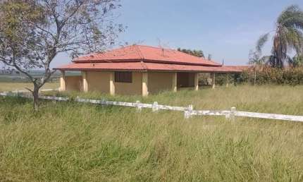EXCELENTE FAZENDA A VENDA EM BOTUCATU-SP ??   Área Total 102 Alqueires  80% de Aproveitamento  Toda em Pasto   Topografia Plana a Levemente Ondulada  Terra Mista  Boa de Água, Açudes e Ribeirão no Fun