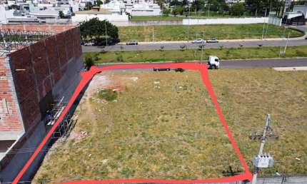 Excelente Terreno Comercial de 636m² entrada do Condomínio Jatobá, em frente ao Condomínio Mônaco Grande oportunidade para instalar sua empresa na Av.