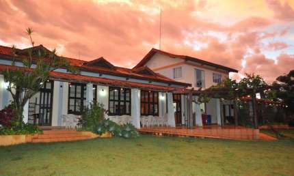 Pousada 4 Alqueires Terreno, 991m2 Área Construída, as Margens da Represa de Furnas, Prédio 468m2, Casa Caseiro 60m2, Casa do Lago 93m2, 4 Chalés 370m