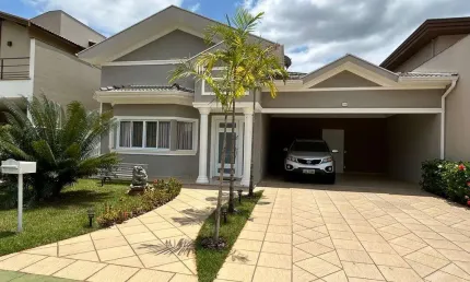 Casa Térrea 290m2 3 Suítes, Escritório, Sala Ampla, Cozinha, Espaço Gourmet, 4 Vagas 2 Cobertas e 2 Descobertas, 528m2 Terreno, Frente Área de Lazer.