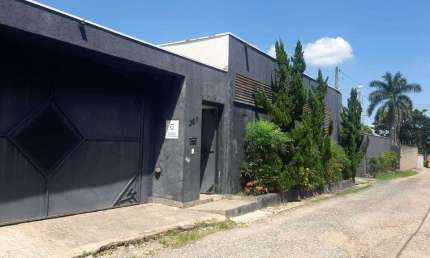 Chácara 800m2 3 Dorms 2 Suítes+ 4 Dorms fundos+Banheiro, -Piscina -Campo de futebol  -Churrasqueira, Fogão Industrial, Salão de Festas, 100mts Asfalto