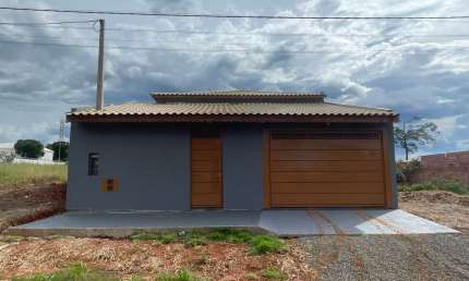 Casa Térrea 220m2 2 Dorms,Cozinha Americana,Banheiro,2 Vagas Cobertas,Quintal,Varanda,Área Gourmet,Cameras de Segurança,Concertina,Portão semi-eletron