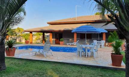 Chácara de luxo em condomínio na Área Rural de Limeira-SP: 3 quartos, 2 salas, 3 banheiros, 3 vagas, 150m². Venha conferir!